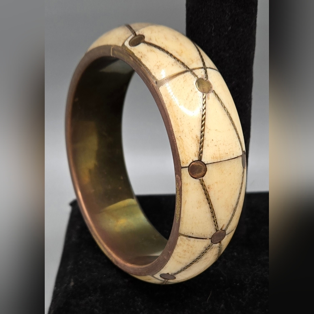 Bone & Brass Bangle Bracelet Size 8 Great Condition 1" Wide